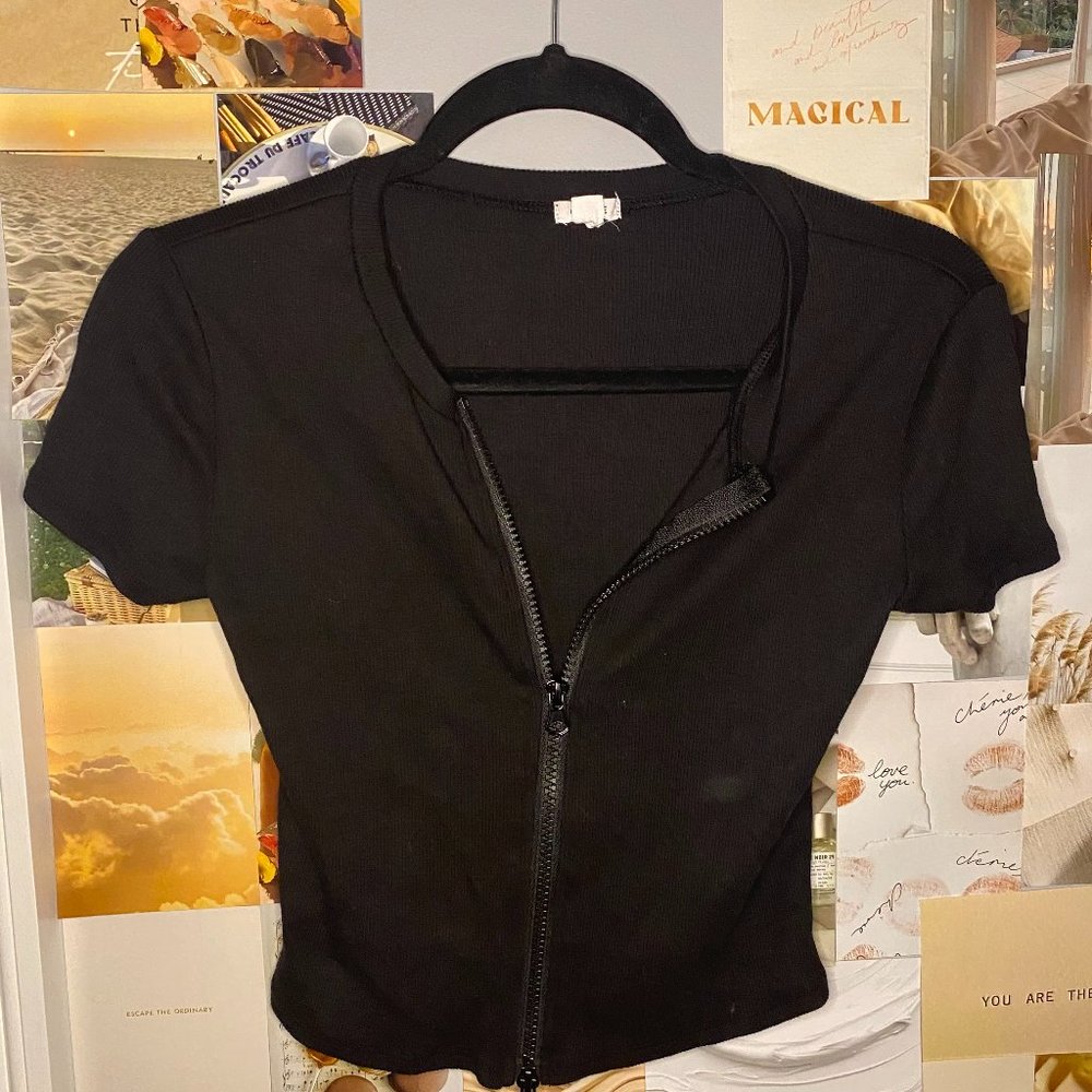 GARAGE Cropped Black Top